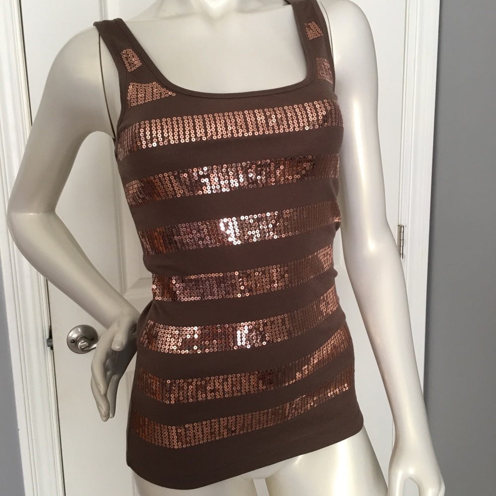 Old Navy NWT sequined tank top. Ladies small🌹